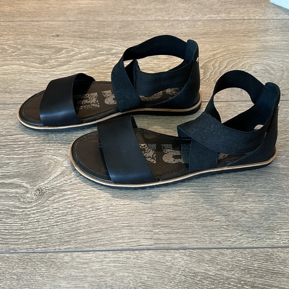 Sorel Black Sandals - Picture 3 of 5